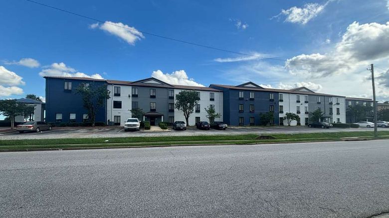 <b>Quality Inn & Suites Exterior</b>. Images powered by <a href="https://iceportal.shijigroup.com/" title="IcePortal" target="_blank">IcePortal</a>.