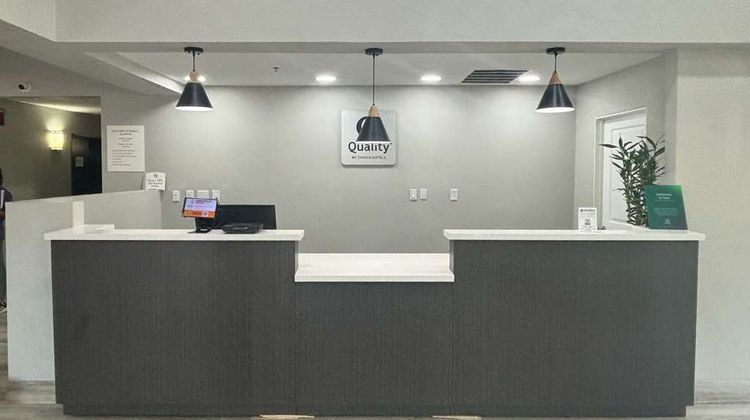 Quality Inn & Suites Lobby