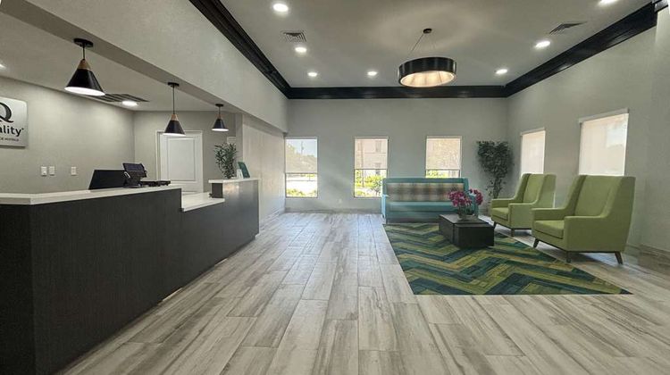 Quality Inn & Suites Lobby