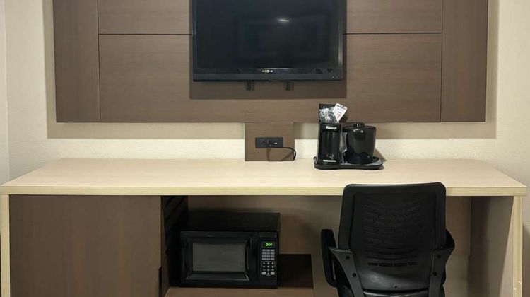 Quality Inn & Suites Suite