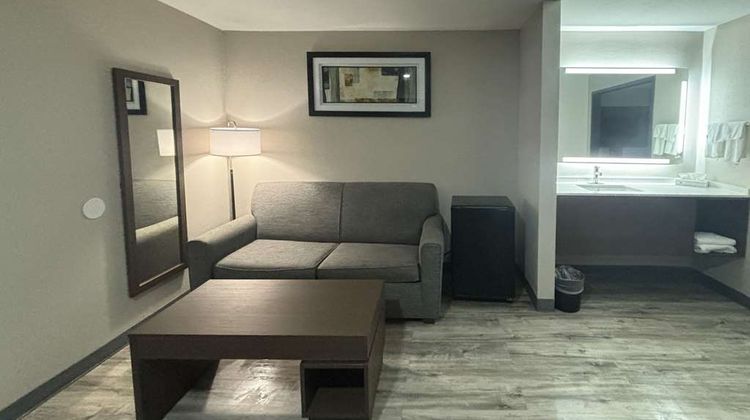 Quality Inn & Suites Suite