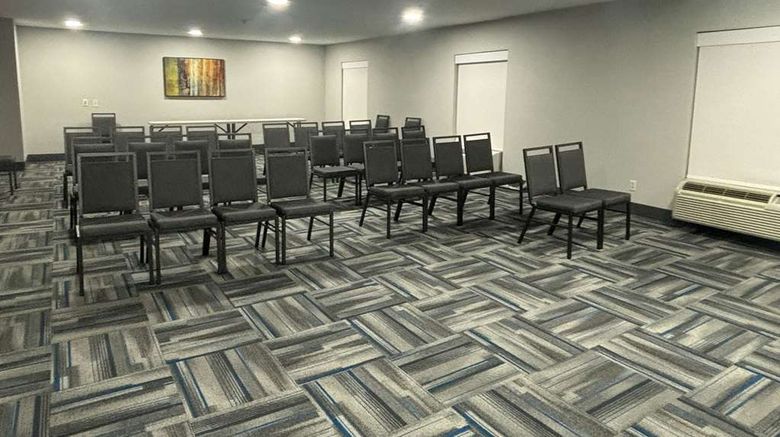 <b>Quality Inn & Suites Meeting</b>. Images powered by <a href="https://iceportal.shijigroup.com/" title="IcePortal" target="_blank">IcePortal</a>.