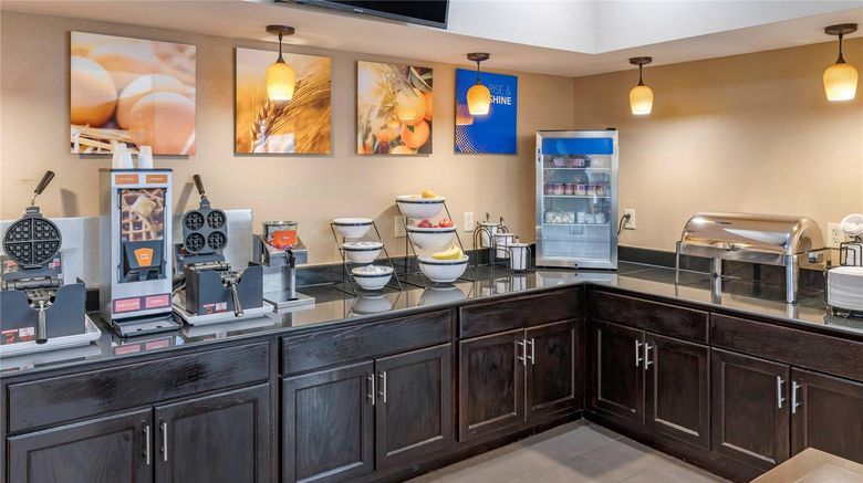 <b>Comfort Inn Lincoln Restaurant</b>. Images powered by <a href="https://iceportal.shijigroup.com/" title="IcePortal" target="_blank">IcePortal</a>.