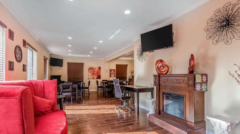 <b>Econo Lodge Boaz Lobby</b>. Images powered by <a href="https://iceportal.shijigroup.com/" title="IcePortal" target="_blank">IcePortal</a>.