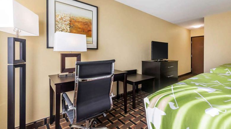 <b>Econo Lodge Boaz Room</b>. Images powered by <a href="https://iceportal.shijigroup.com/" title="IcePortal" target="_blank">IcePortal</a>.