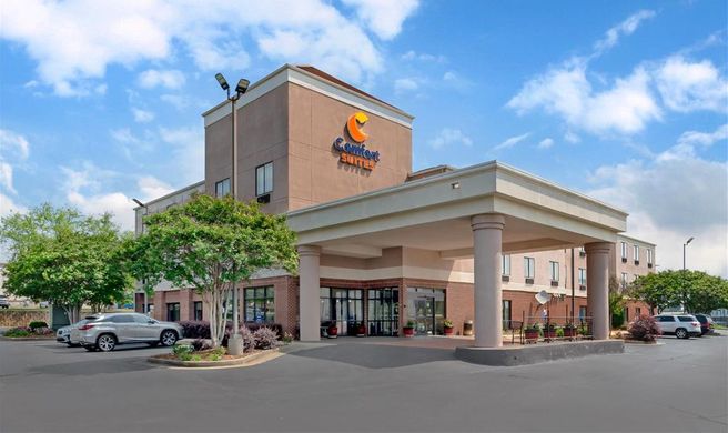 Comfort Suites Exterior