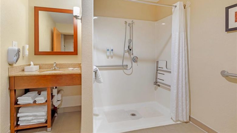 <b>Comfort Suites Room</b>. Images powered by <a href="https://iceportal.shijigroup.com/" title="IcePortal" target="_blank">IcePortal</a>.