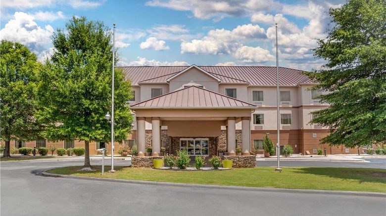 <b>Comfort Suites Exterior</b>. Images powered by <a href="https://iceportal.shijigroup.com/" title="IcePortal" target="_blank">IcePortal</a>.