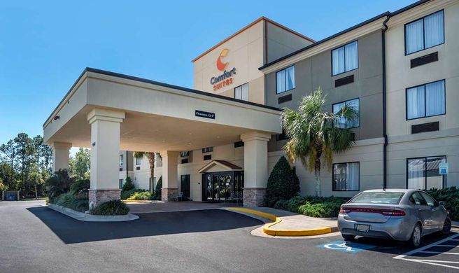 Comfort Suites Exterior