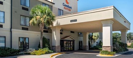 Comfort Suites Exterior