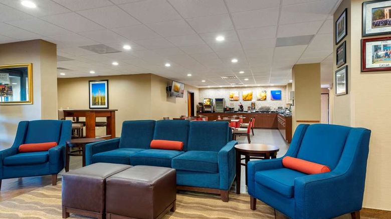 <b>Comfort Inn & Suites Lobby</b>. Images powered by <a href="https://iceportal.shijigroup.com/" title="IcePortal" target="_blank">IcePortal</a>.