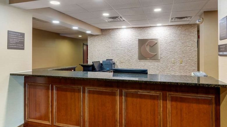 <b>Comfort Inn & Suites Lobby</b>. Images powered by <a href="https://iceportal.shijigroup.com/" title="IcePortal" target="_blank">IcePortal</a>.