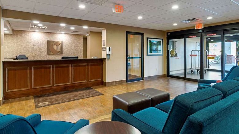 <b>Comfort Inn & Suites Lobby</b>. Images powered by <a href="https://iceportal.shijigroup.com/" title="IcePortal" target="_blank">IcePortal</a>.