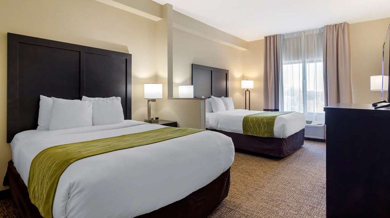 <b>Comfort Inn & Suites Room</b>. Images powered by <a href="https://iceportal.shijigroup.com/" title="IcePortal" target="_blank">IcePortal</a>.