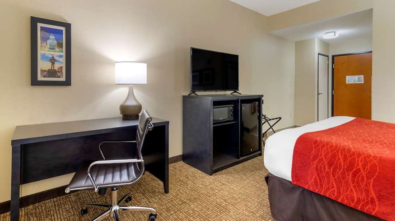 <b>Comfort Inn & Suites Room</b>. Images powered by <a href="https://iceportal.shijigroup.com/" title="IcePortal" target="_blank">IcePortal</a>.