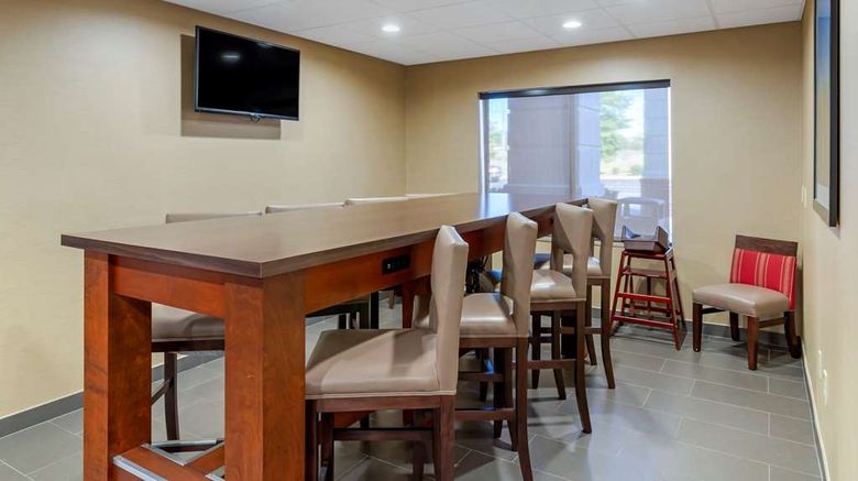 <b>Comfort Inn & Suites Restaurant</b>. Images powered by <a href="https://iceportal.shijigroup.com/" title="IcePortal" target="_blank">IcePortal</a>.