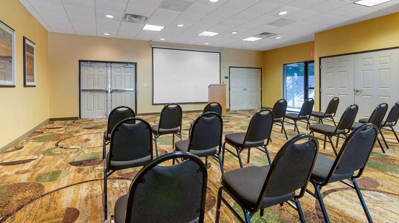 <b>Comfort Inn & Suites Meeting</b>. Images powered by <a href="https://iceportal.shijigroup.com/" title="IcePortal" target="_blank">IcePortal</a>.