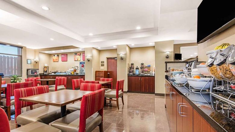 <b>Comfort Suites Restaurant</b>. Images powered by <a href="https://iceportal.shijigroup.com/" title="IcePortal" target="_blank">IcePortal</a>.