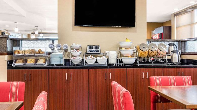 <b>Comfort Suites Restaurant</b>. Images powered by <a href="https://iceportal.shijigroup.com/" title="IcePortal" target="_blank">IcePortal</a>.