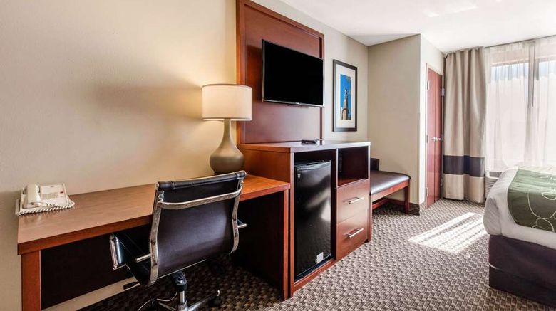 <b>Comfort Suites Room</b>. Images powered by <a href="https://iceportal.shijigroup.com/" title="IcePortal" target="_blank">IcePortal</a>.