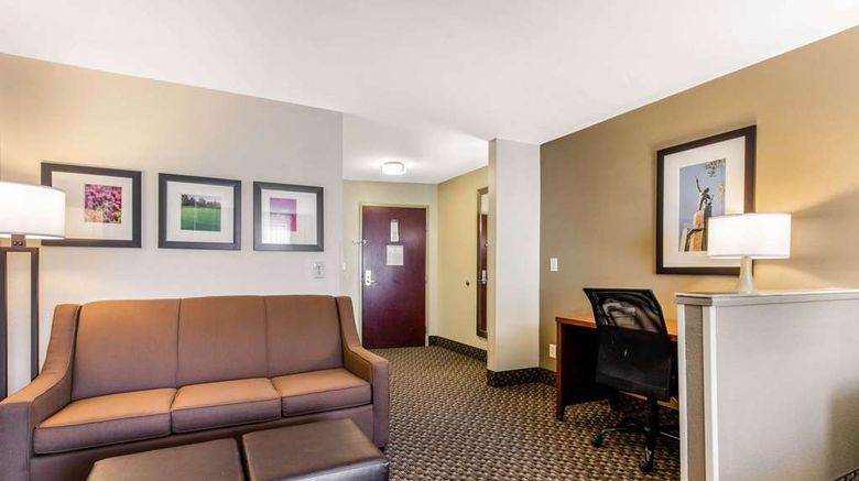 <b>Comfort Suites Room</b>. Images powered by <a href="https://iceportal.shijigroup.com/" title="IcePortal" target="_blank">IcePortal</a>.