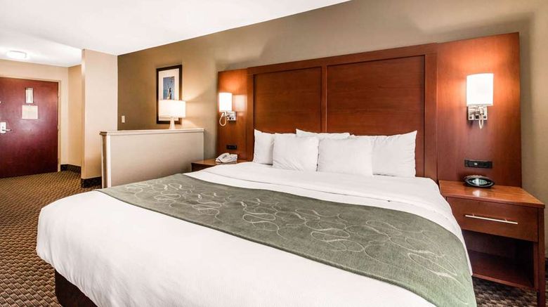 <b>Comfort Suites Room</b>. Images powered by <a href="https://iceportal.shijigroup.com/" title="IcePortal" target="_blank">IcePortal</a>.