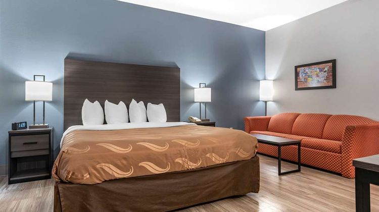 Quality Inn & Suites Suite