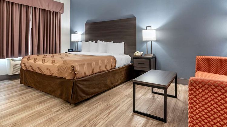 Quality Inn & Suites Suite
