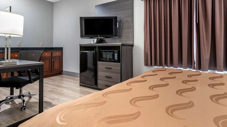 Quality Inn & Suites Suite