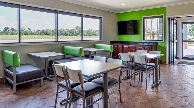 <b>Quality Inn & Suites Restaurant</b>. Images powered by <a href="https://iceportal.shijigroup.com/" title="IcePortal" target="_blank">IcePortal</a>.