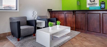Quality Inn & Suites Lobby