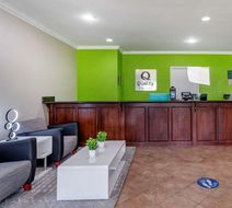 Quality Inn & Suites Lobby