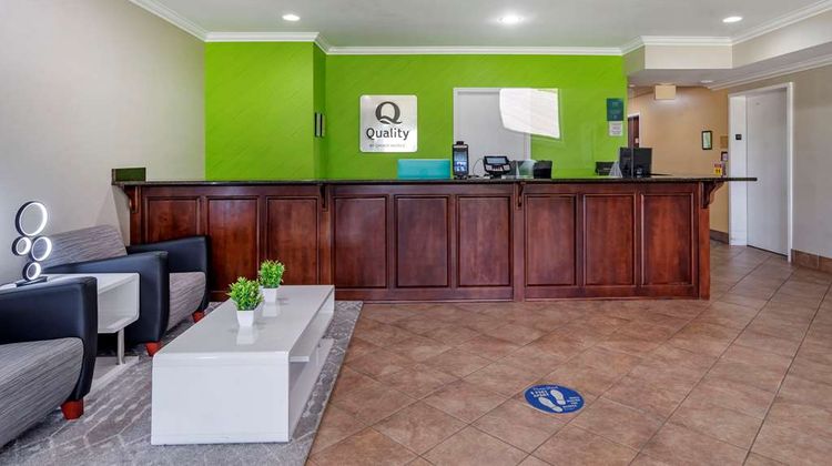 Quality Inn & Suites Lobby