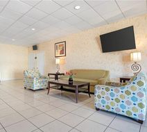 Quality Inn & Suites Lobby