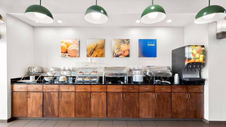 <b>Comfort Suites Restaurant</b>. Images powered by <a href="https://iceportal.shijigroup.com/" title="IcePortal" target="_blank">IcePortal</a>.