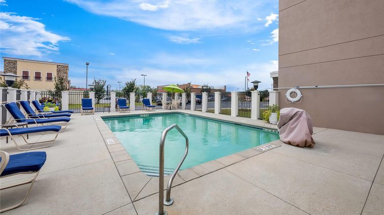 <b>Comfort Suites Pool</b>. Images powered by <a href="https://iceportal.shijigroup.com/" title="IcePortal" target="_blank">IcePortal</a>.
