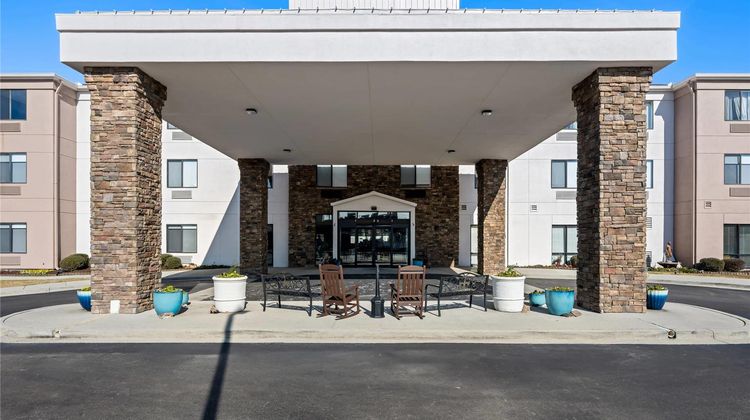 Comfort Suites Exterior