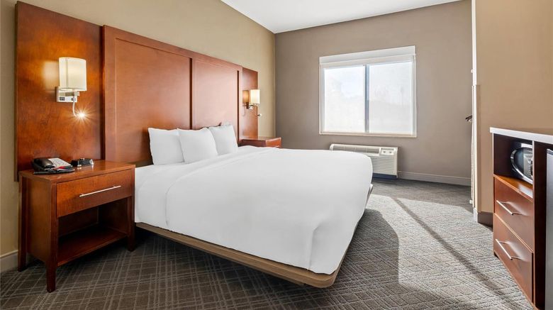 <b>Comfort Suites Suite</b>. Images powered by <a href="https://iceportal.shijigroup.com/" title="IcePortal" target="_blank">IcePortal</a>.