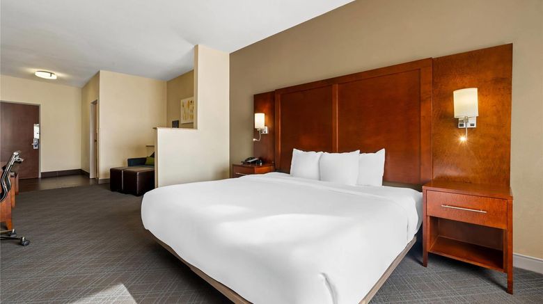<b>Comfort Suites Suite</b>. Images powered by <a href="https://iceportal.shijigroup.com/" title="IcePortal" target="_blank">IcePortal</a>.