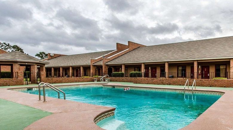 <b>Econo Lodge Inn & Suites Enterprise Pool</b>. Images powered by <a href="https://iceportal.shijigroup.com/" title="IcePortal" target="_blank">IcePortal</a>.