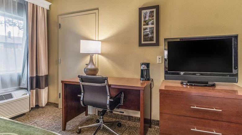<b>Comfort Inn & Suites Muscle Shoals Room</b>. Images powered by <a href="https://iceportal.shijigroup.com/" title="IcePortal" target="_blank">IcePortal</a>.