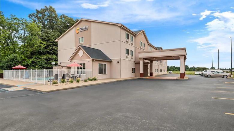 <b>Comfort Inn & Suites Muscle Shoals Exterior</b>. Images powered by <a href="https://iceportal.shijigroup.com/" title="IcePortal" target="_blank">IcePortal</a>.