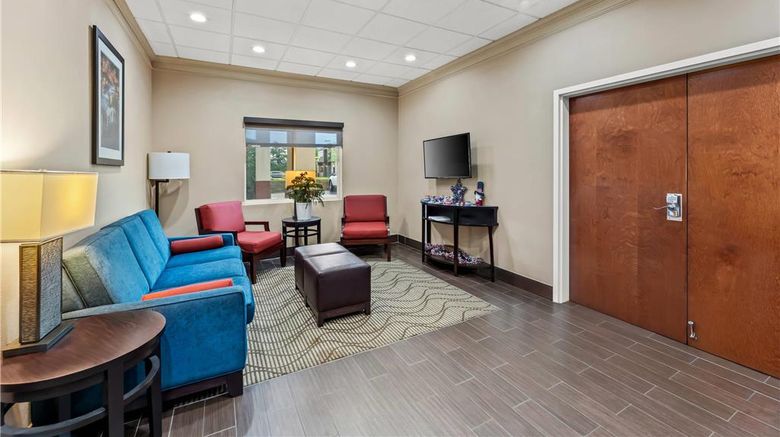 <b>Comfort Inn & Suites Muscle Shoals Lobby</b>. Images powered by <a href="https://iceportal.shijigroup.com/" title="IcePortal" target="_blank">IcePortal</a>.