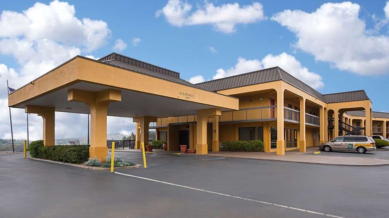 <b>Quality Inn Airport Southeast Exterior</b>. Images powered by <a href="https://iceportal.shijigroup.com/" title="IcePortal" target="_blank">IcePortal</a>.