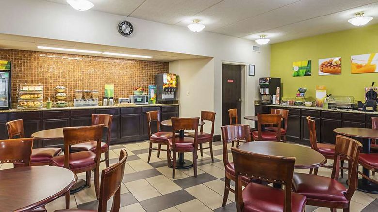 <b>Quality Inn Airport Southeast Restaurant</b>. Images powered by <a href="https://iceportal.shijigroup.com/" title="IcePortal" target="_blank">IcePortal</a>.