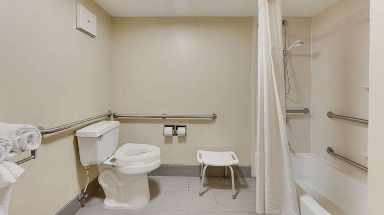 Quality Inn Airport Southeast Room