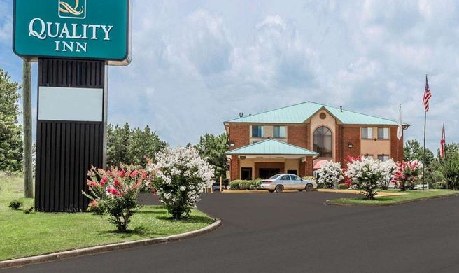 Quality Inn Exterior