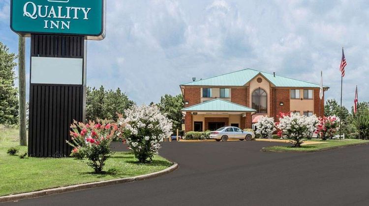 Quality Inn Exterior