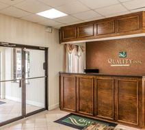Quality Inn Lobby