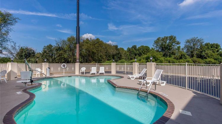 Quality Inn Athens Pool